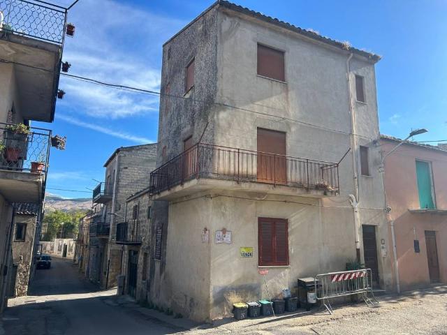 Villa Indipendente in vendita a Castellana Sicula, Palermo