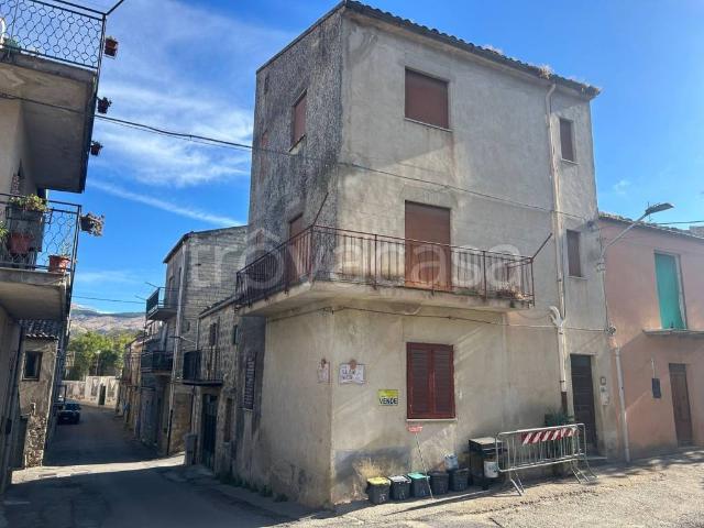 Villa Indipendente in vendita a Castellana Sicula, Palermo
