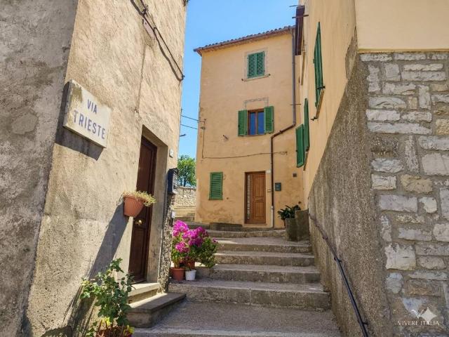 Villa Indipendente in vendita a Unione dei Comuni Montani Amiata Grossetana, Castell'azzara