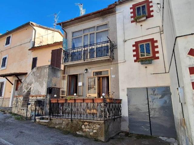 Villa Indipendente in vendita a Unione dei Comuni Montani Amiata Grossetana, Castell'azzara