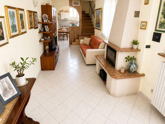 Villa Indipendente in vendita a Castelleone, Lombardia