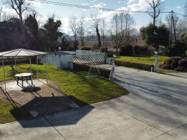 Villa Indipendente in vendita a Fonte, Castello Di Godego