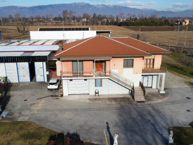 Villa Indipendente in vendita a Fonte, Castello Di Godego