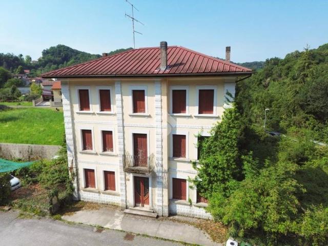 Villa Indipendente in vendita a Castelnovo Del Friuli, Friuli-Venezia Giulia