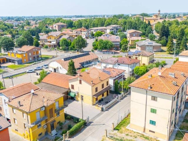 Villa Indipendente in vendita a Terra di Mezzo, Re