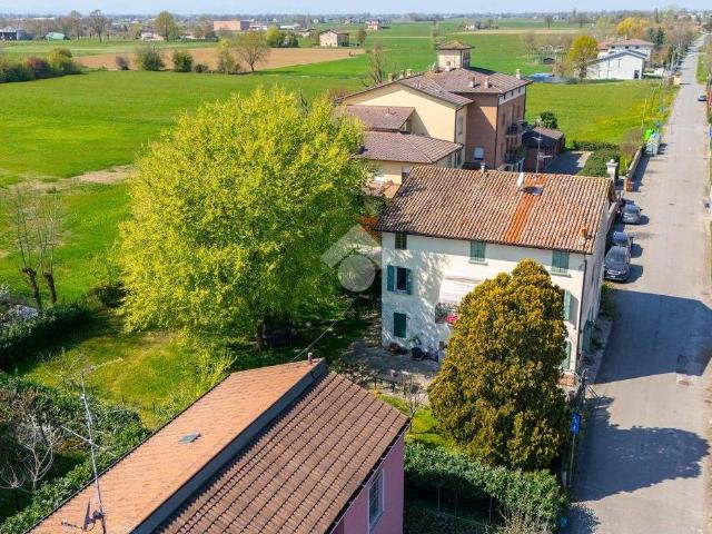Villa Indipendente in vendita a Terra di Mezzo, Re