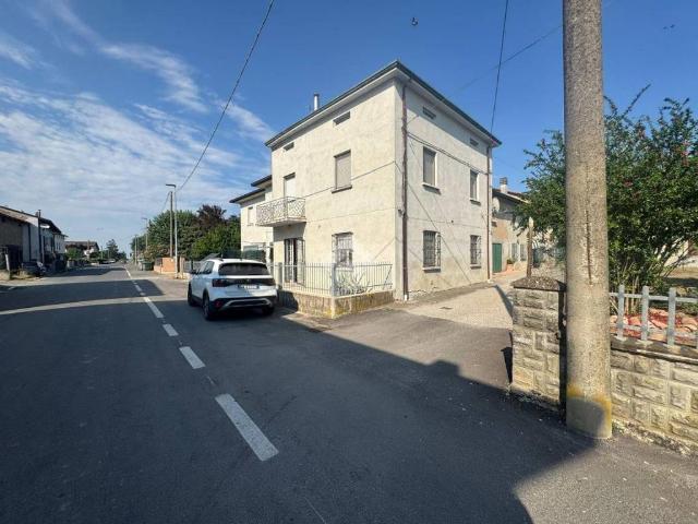 Villa Indipendente in vendita a Terra di Mezzo, Re