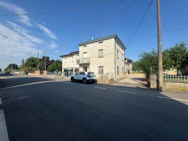 Villa Indipendente in vendita a Terra di Mezzo, Re