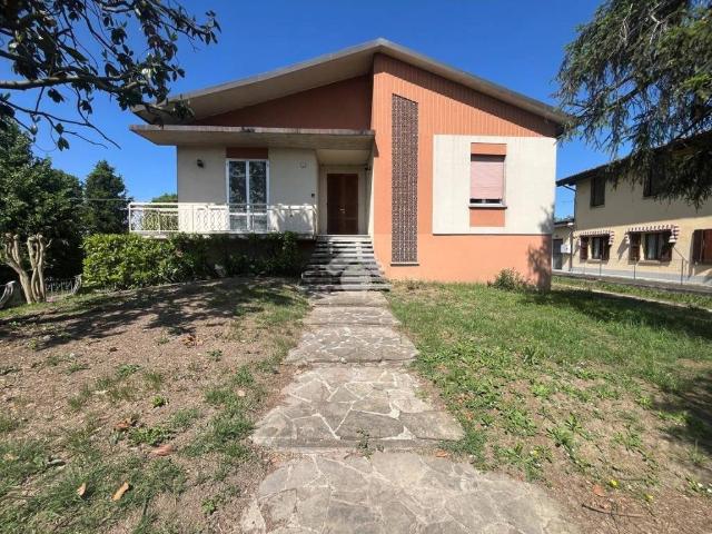 Villa Indipendente in vendita a Terra di Mezzo, Re