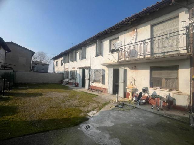 Villa Indipendente in vendita a Terra di Mezzo, Re