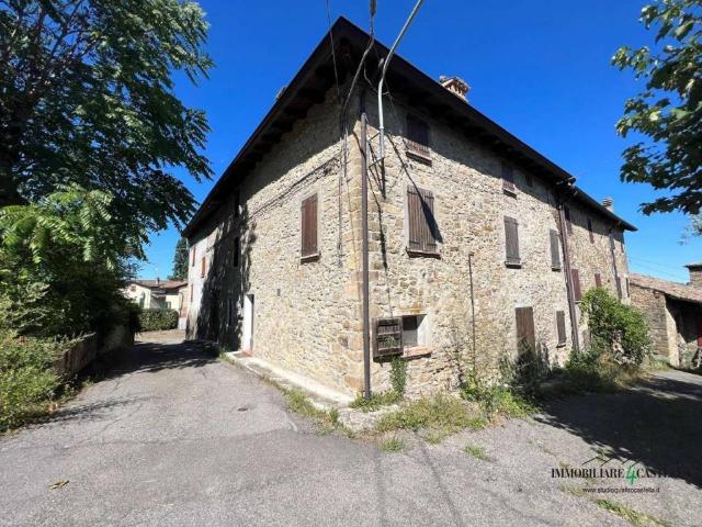 Villa Indipendente in vendita a Appennino Reggiano, Re