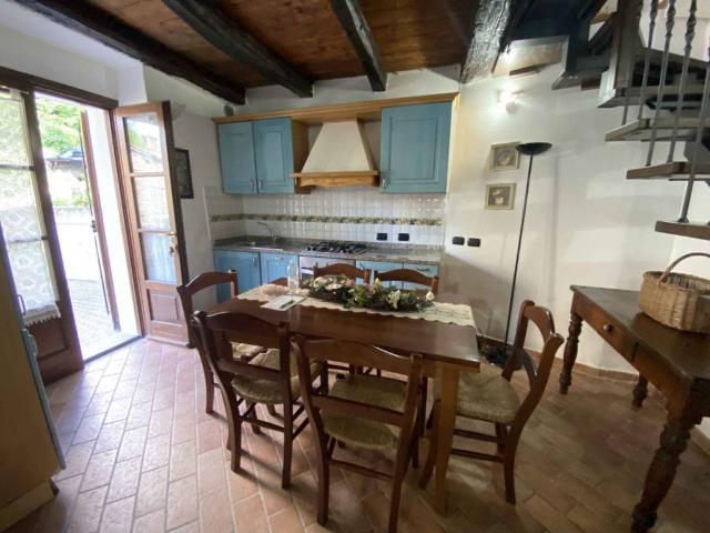 Villa Indipendente in vendita a Appennino Reggiano, Re