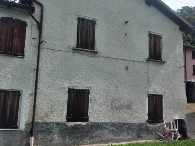 Villa Indipendente in vendita a Casa di Guerra, Castelnovo ne' Monti