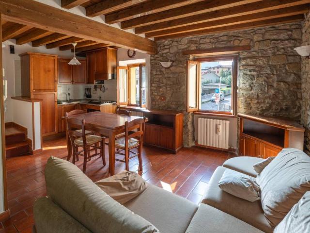 Villa Indipendente in vendita a Casa di Guerra, Castelnovo ne' Monti