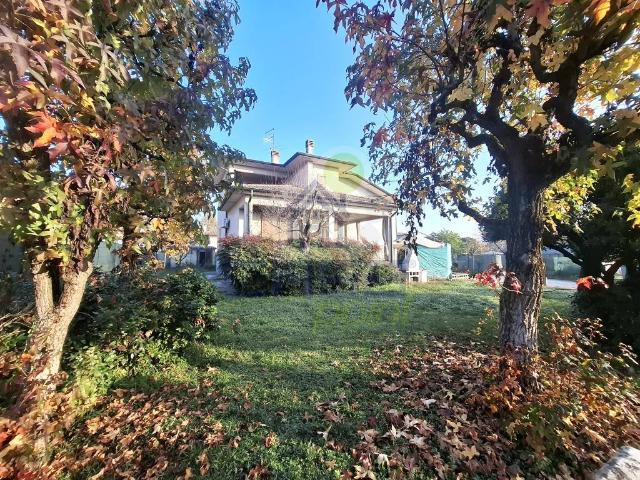 Villa Indipendente in vendita a Castelnuovo Bocca D'adda, Lombardia
