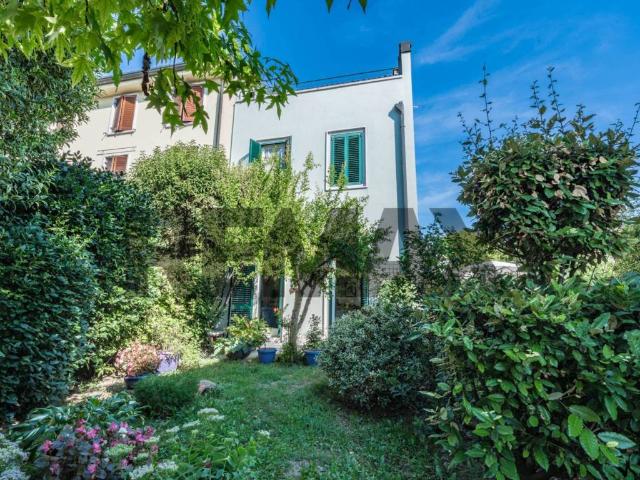 Villa Indipendente in vendita a Castelnuovo Del Garda, Veneto