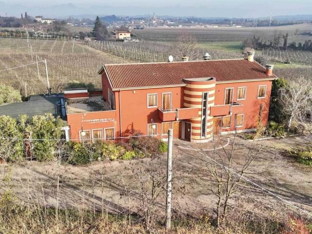 Villa Indipendente in vendita a Castelnuovo Del Garda, Veneto