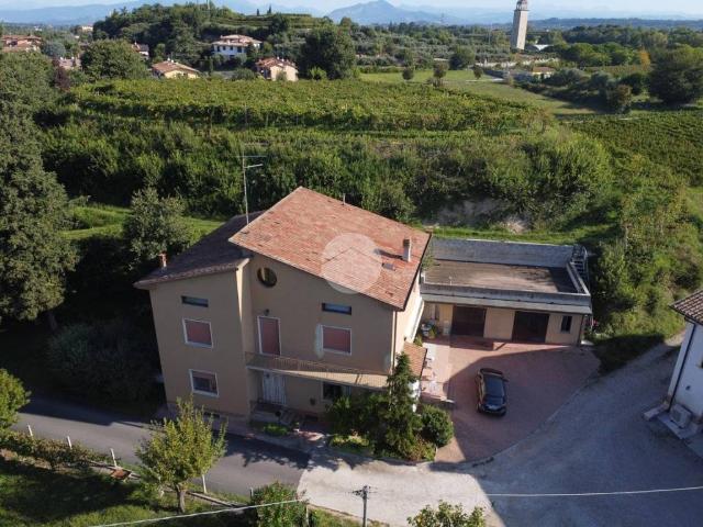 Villa Indipendente in vendita a Castelnuovo Del Garda, Veneto