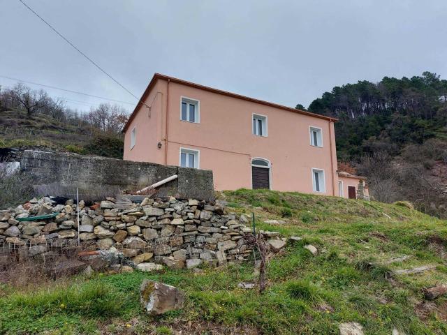 Villa Indipendente in vendita a Vallecchia, Castelnuovo Magra