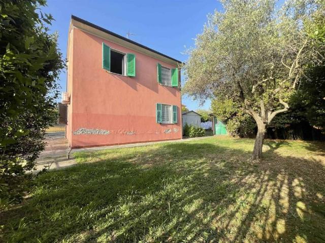 Villa Indipendente in vendita a Palvotrisia, Castelnuovo Magra