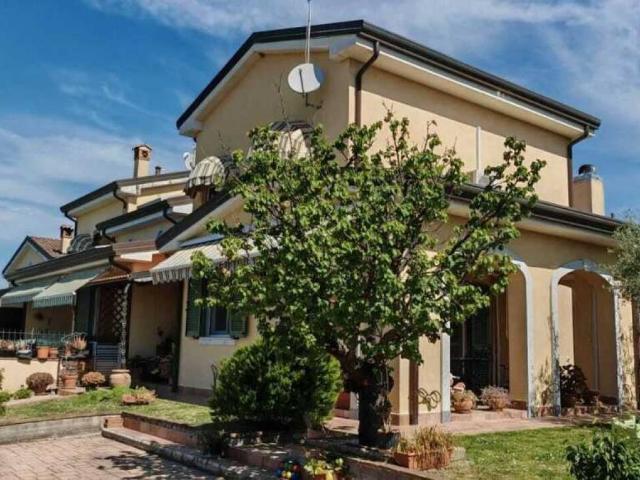Villa Indipendente in vendita a Palvotrisia, Castelnuovo Magra