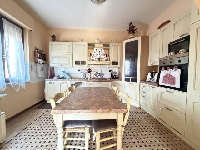 Villa Indipendente in vendita a Castelnuovo Magra, Liguria