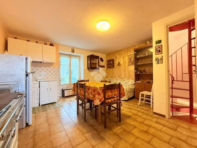 Villa Indipendente in vendita a Foresta, Piemonte