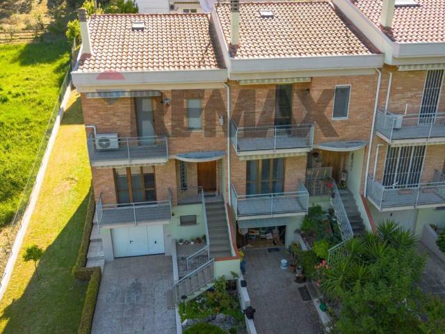 Villa Indipendente in vendita a Macine, Marche