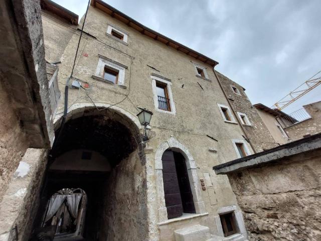 Villa Indipendente in vendita a Castelvecchio Calvisio, Abruzzo
