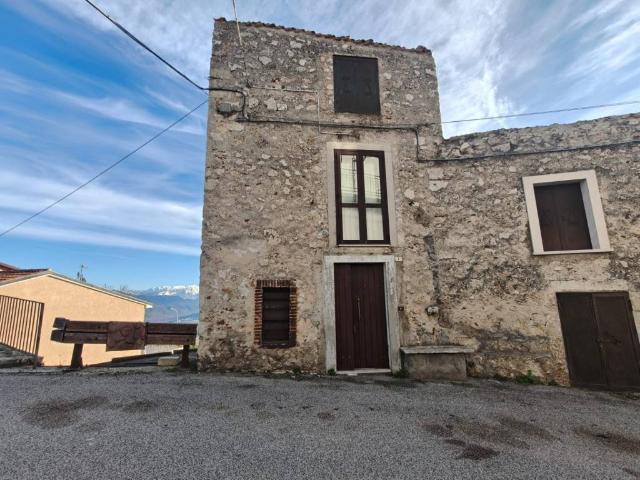 Villa Indipendente in vendita a Castelvecchio Calvisio, Abruzzo