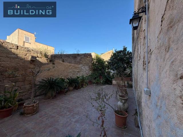 Villa Indipendente in vendita a Castelvetrano, Sicilia