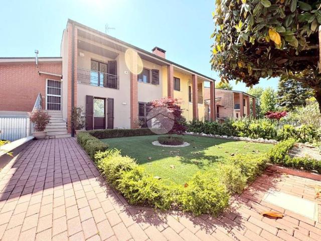 Villa Indipendente in vendita a Castelvetro Piacentino, Reggio Emilia