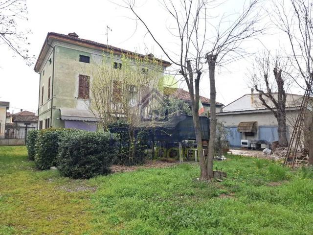 Villa Indipendente in vendita a Castelvetro Piacentino, Reggio Emilia