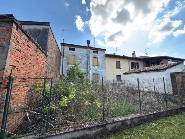 Villa Indipendente in vendita a Castelvetro Piacentino, Reggio Emilia