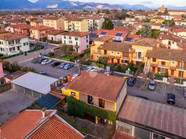 Villa Indipendente in vendita a Castenedolo, Lombardia