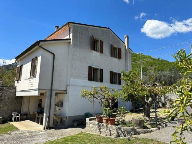 Villa Indipendente in vendita a Castiglione A Casauria, Abruzzo
