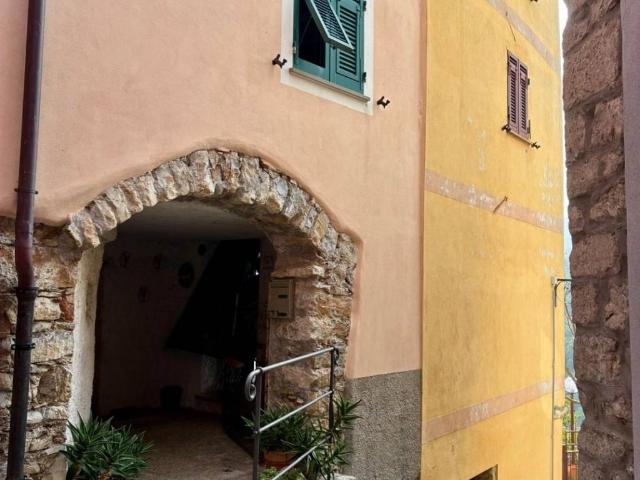 Villa Indipendente in vendita a Fiume, Castiglione Chiavarese
