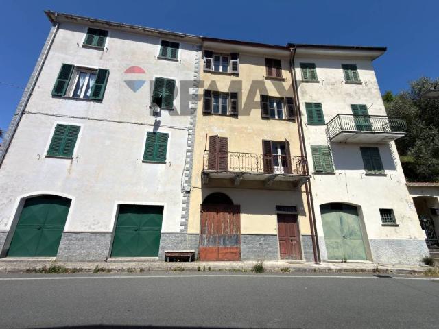 Villa Indipendente in vendita a Castiglione Chiavarese, Liguria
