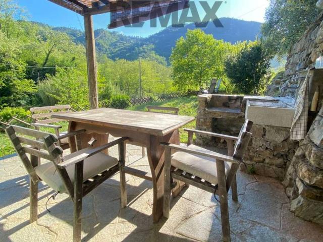 Villa Indipendente in vendita a Castiglione Chiavarese, Liguria
