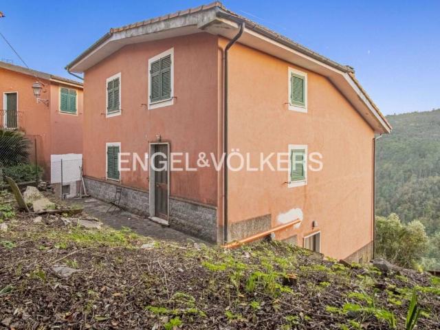 Villa Indipendente in vendita a Castiglione Chiavarese, Liguria