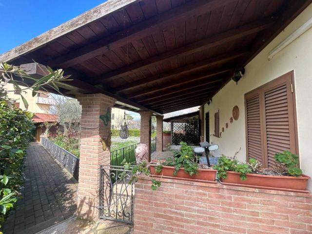 Villa Indipendente in vendita a Poggetto, Gioiella