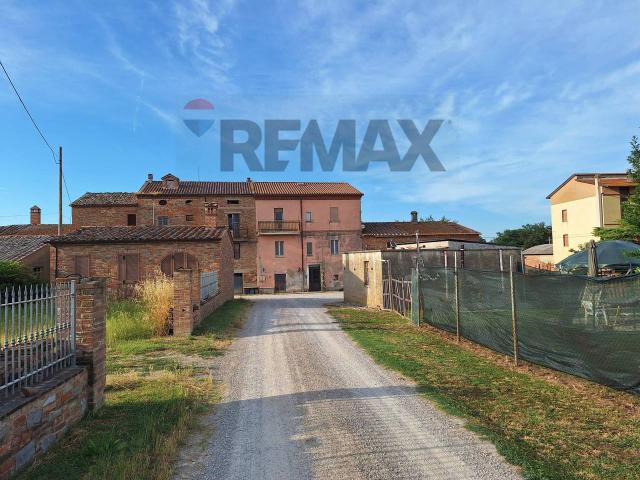Villa Indipendente in vendita a Macchie, Gioiella