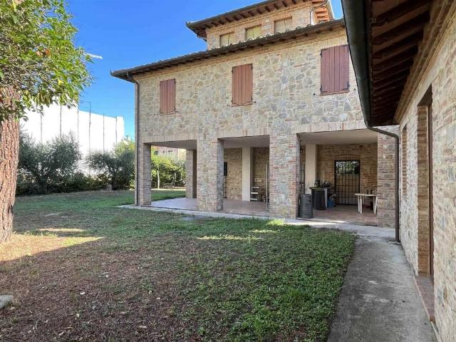 Villa Indipendente in vendita a Poggetto, Gioiella