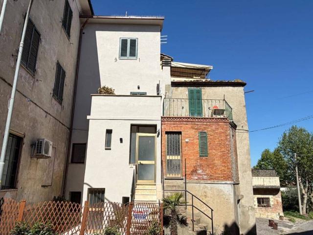 Villa Indipendente in vendita a Poggetto, Gioiella