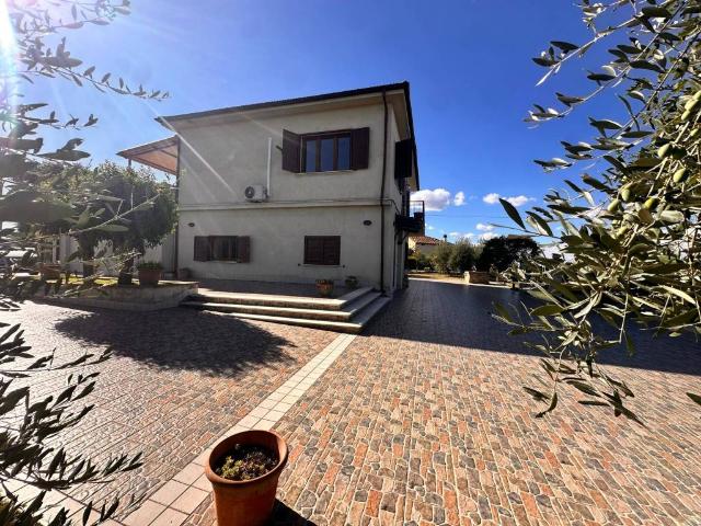 Villa Indipendente in vendita a Poggetto, Gioiella
