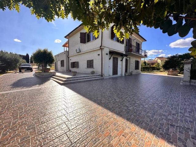 Villa Indipendente in vendita a Poggetto, Gioiella