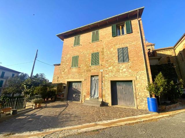 Villa Indipendente in vendita a Macchie, Gioiella