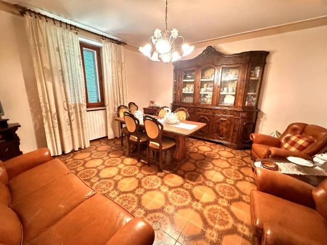 Villa Indipendente in vendita a Macchie, Gioiella