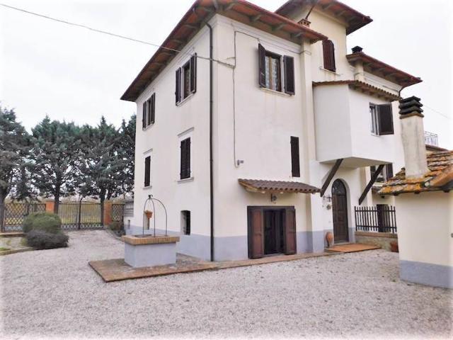Villa Indipendente in vendita a Poggetto, Gioiella