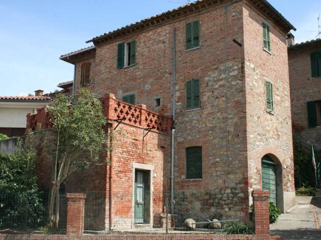 Villa Indipendente in vendita a Macchie, Gioiella